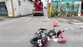 屏東縣,屏東市,高雄,騎士,水泥車,物品,駕駛,酒駕,車禍。（圖／翻攝畫面）