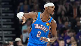 奧克拉荷馬城雷霆隊當家球星亞歷山大（Shai Gilgeous-Alexander）以高達83％的命中率狂砍42分。（圖／美聯社／達志影像）