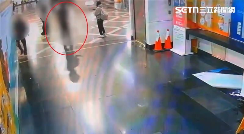 李男犯案後冷靜離去。（圖／翻攝畫面）