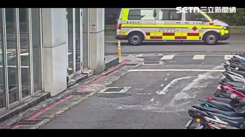 北市何翁吐口水噴到劉女，對方上前理論反遭毆。（圖／翻攝畫面）