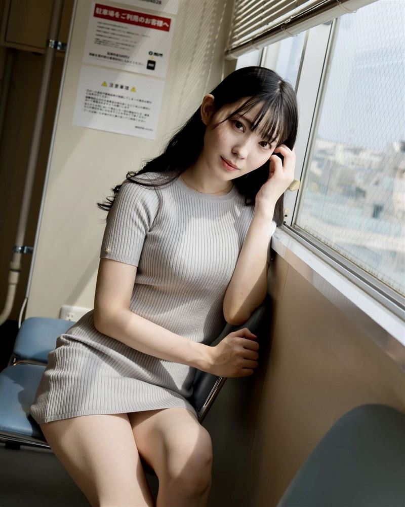 「超兇補教女師」紫堂留衣憑藉清純臉蛋與惹火身材僅一年迅速爆紅。（圖／翻攝自IG @rui_shido）