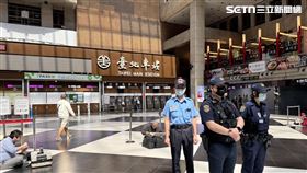 鐵警在台北車站加強定點守望密度。（圖／翻攝畫面）