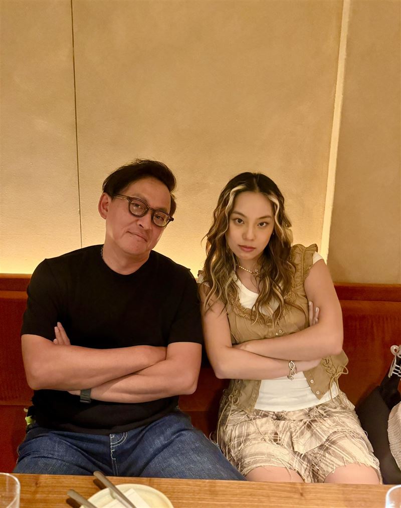 詹姆士與女兒慶生。（圖／翻攝自詹姆士臉書）