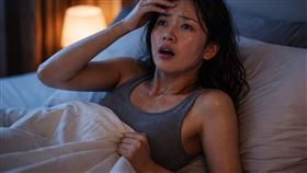 夜間盜汗,睡覺,流汗,失眠。（示意圖／AI製圖）