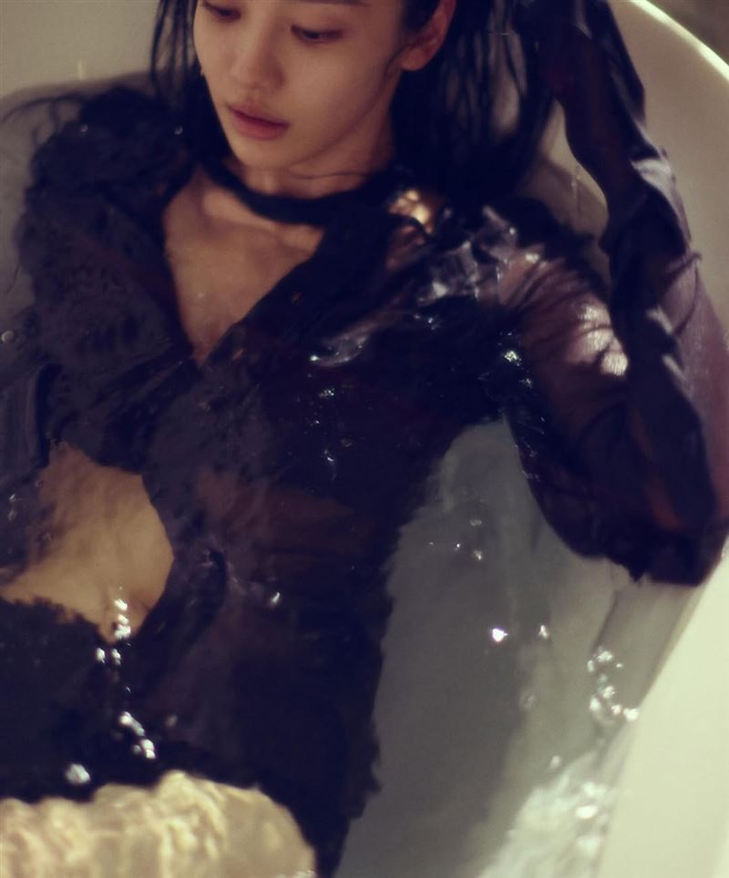 aespa中國成員Ningning（寧寧）近日在社群分享多張生活照，沒想到其中幾張照片意外掀起爭議。（圖／翻攝自IG @imnotningning）