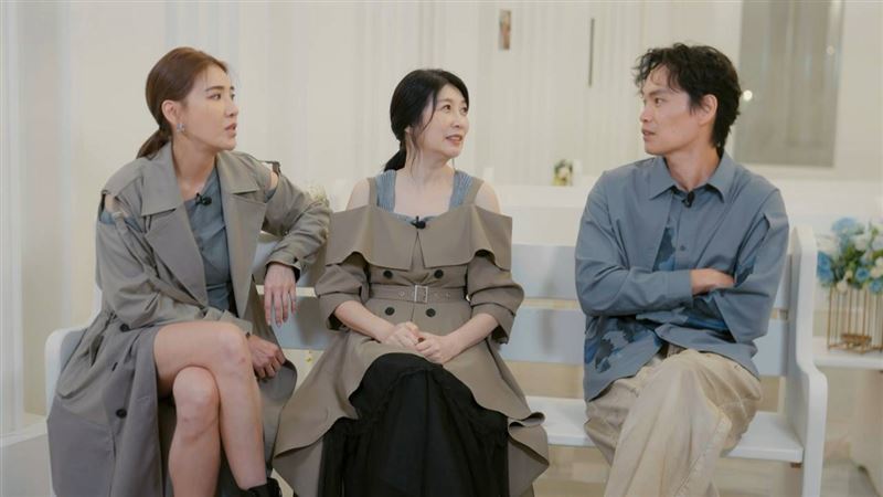 小禎（左起）、黃嘉千跟黃鐙輝合作主持。(圖／三立提供）