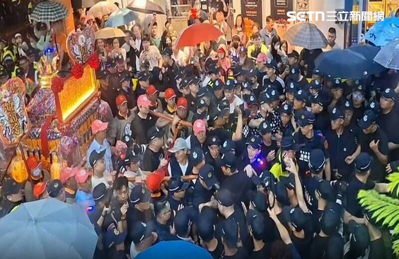 今年大甲媽遶境去程及回程，在彰化市區分別發生鬥毆及推擠衝突。（圖／翻攝畫面）