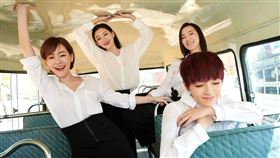 大S(徐熙媛)、小S(徐熙娣)、阿雅(柳翰雅)、范曉萱（圖／中天提供）