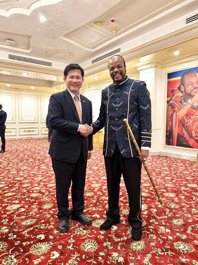 外交部長林佳龍今（26）日以特使身分出席恩史瓦帝三世國王登基40週年、58歲華誕暨史國獨立58週年慶祝活動。（圖／翻攝林佳龍臉書）