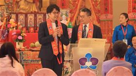 鄭家純說，沈伯洋那種福氣的耳相和厚實耳垂，換了髮型整個有露出來，雖無關政治，但長輩看了就會喜歡。（圖／翻攝自沈伯洋臉書）