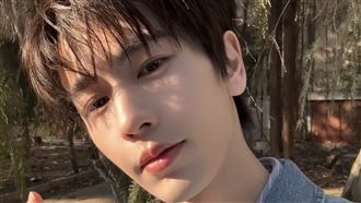 張凌赫「跛腳現身」被目擊　知情人曝慘況