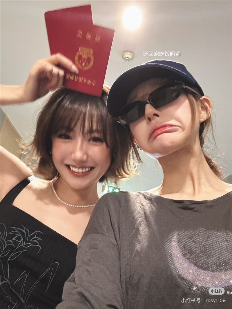 魏笑宣布結婚喜訊，趙露思全程陪同好友登記，還公開寫下感性祝福。（圖／翻攝自小紅書）