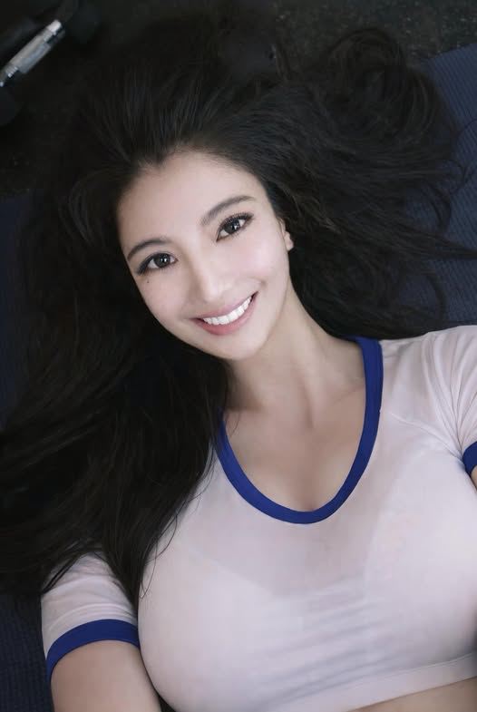 曾因健康狀況全面停工，如今不僅改名為王寶兒重啟演藝事業，還一口氣帶來多部新作，話題持續延燒。（圖／翻攝自王雅慧FB）