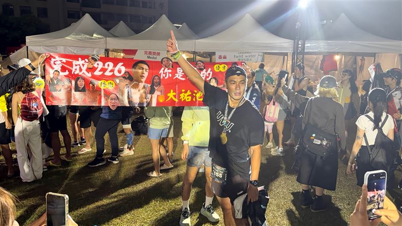 楊祐寧完賽鐵人三項226K。（圖／玩下娛樂提供）