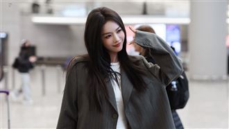 陸劇女神機場遭包圍　她疑缺氧當場落淚