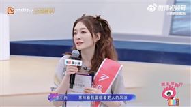 藝人李小冉在節目中的轉變引發熱議。她在短時間內密集訓練、調整狀態，成功翻轉初舞台表現，成為本季最具話題的逆襲代表之一。（圖／翻攝自微博）