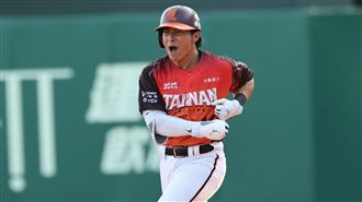 猛獅狂敲13安灌9分！　主場3連戰橫掃雄鷹