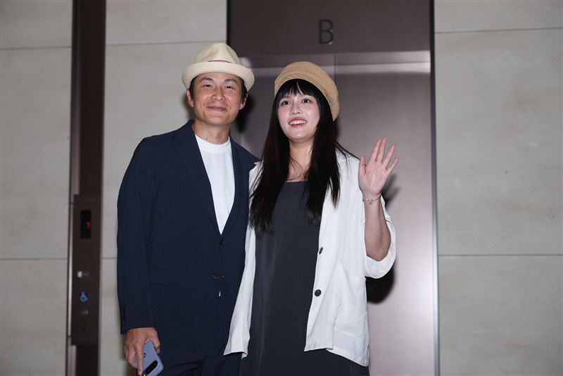 孫協志帶夏宇童出席舞陽婚宴。（圖／記者鄭孟晃攝影）