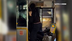 站牌違停「被叭」還惱羞　莽男衝上公車找司機單挑