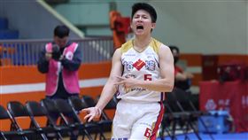裕隆王翊帆三分球8投5中、飆進個人本季新高21分。（圖／籃協提供） 