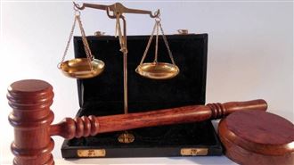 撿到手機「丟草叢」慘了　法院判賠2.7萬