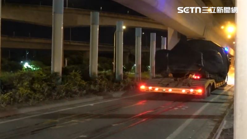 台灣對美採購的最後1批、28輛M1A2T戰車昨天（26日）運抵台北港。（圖／翻攝畫面）