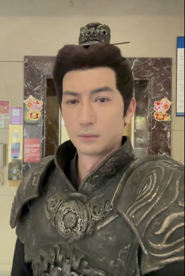 林琮軒上傳身穿古裝戲服鎧甲的畫面，並未對妻子直播一事多說。（圖／翻攝自林琮軒臉書）