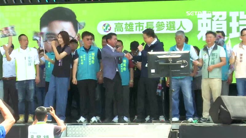 許智傑力挺賴瑞隆，兩人還一起合唱歌曲