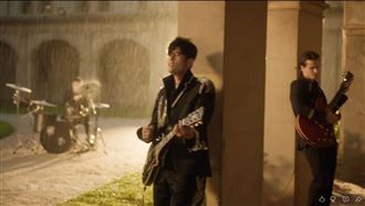 周杰倫MV「鼓手獨自淋雨」網笑：做錯什麼