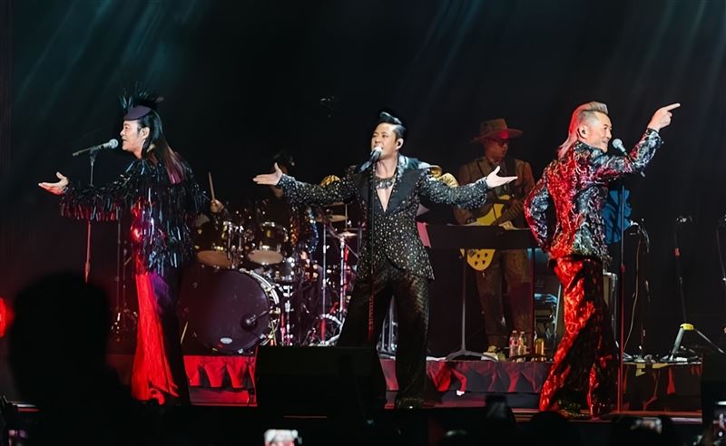 香港殿堂級唱跳男團「草蜢」接成軍40周年演唱會。（圖／翻攝自IG @grasshopperhk）