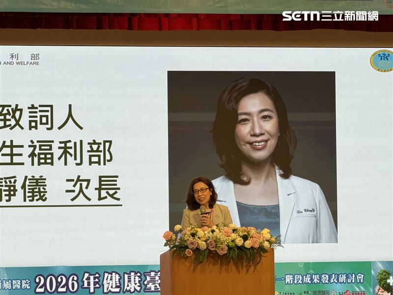 林靜儀提到，自新冠疫情後，公立醫院承擔更大責任與負擔，在慢性病防治、緊急醫療與防疫任務上的重要性更加凸顯，衛福部有必要繼續支持。（圖／記者蔣季容攝影）