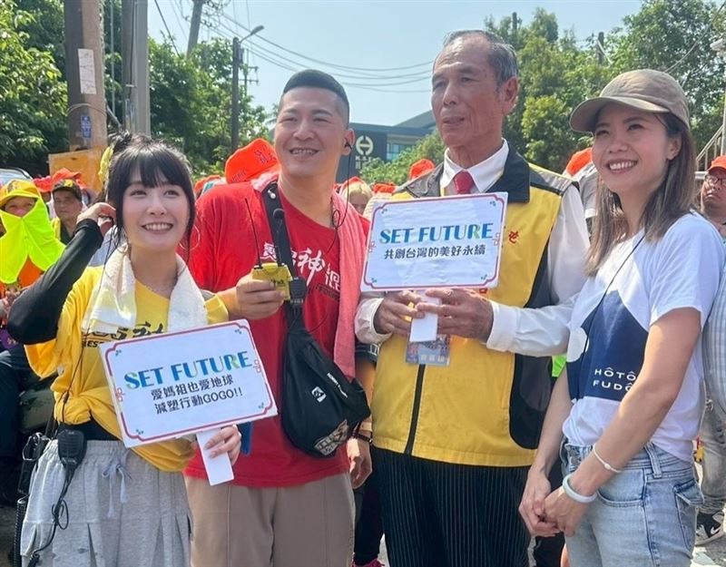 主持人草爺、子玄訪問國勝豐工具機點心站呼，籲領香燈腳，珍惜食物，垃圾不落地做好分類