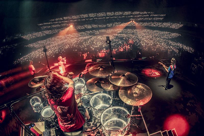 ONE OK ROCK首登台北大巨蛋演出，7萬人見證20週年創紀錄一刻。（圖／KKLIVE提供、Masahiro Yamada攝影）