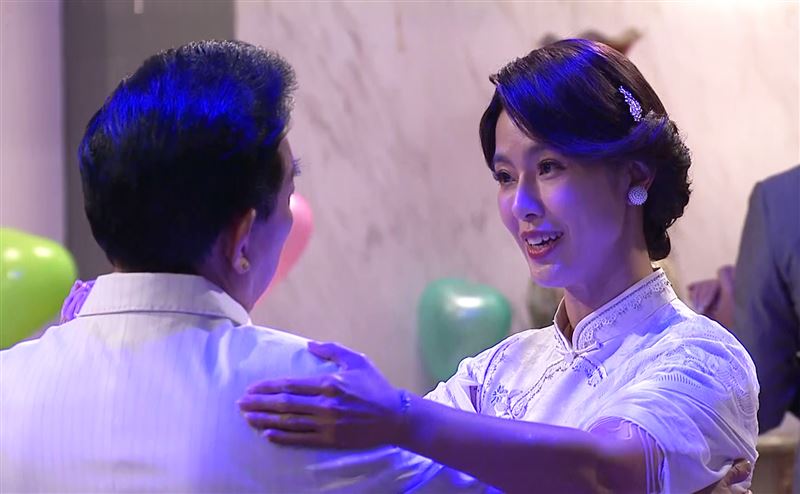 黃瑄（右）和元六（左）有不少對手戲，常被對方逗樂。（圖／台視提供）