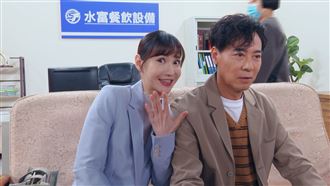 小22歲女星開撩坐大腿　資深男星凍未條