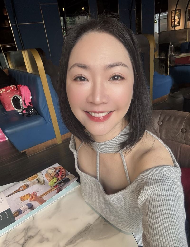 王俐人沒穿內衣賣吹風機爆紅。（圖／翻攝自Threads）