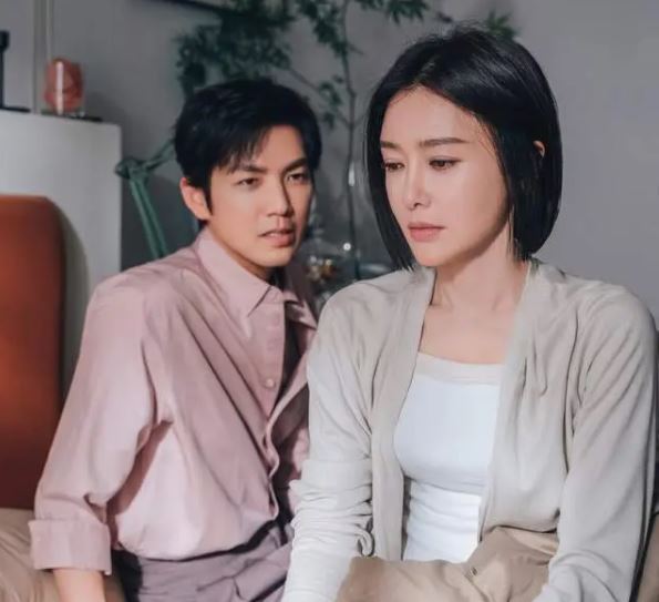 《亦舞之城》鐘漢良、秦嵐：熟男熟女極致虐戀。（圖／翻攝自微博）