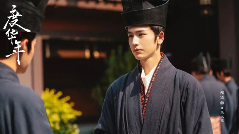 《度華年》張凌赫、趙今麥：雙重生＋權謀愛情掀追劇熱潮。（圖／翻攝自微博）