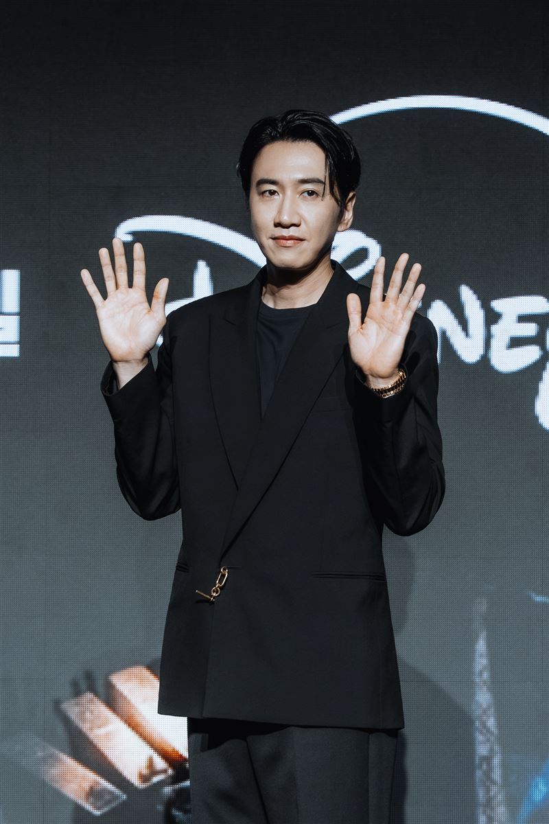 李光洙在劇中飾演幫派成員，帶有強烈反社會人格傾向、為達目的不擇手段。（圖／Disney+提供）