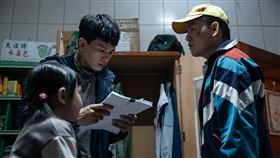 春風（右起）與黃奇斌、游薇琳在《死亡賭局》中的情感糾葛寫實又無奈。（圖／英傑哆影業提供） 