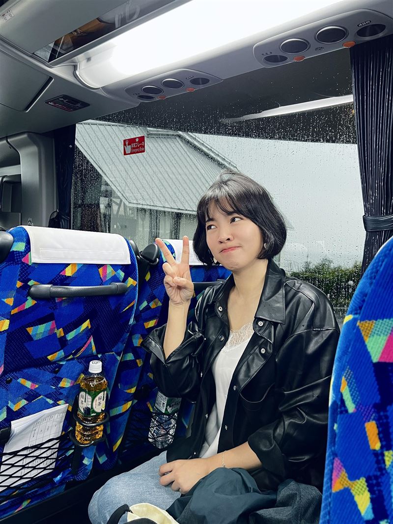 草莓姐姐回憶，公司當時看了兩人外型後當場決定：「妳小小的妳就叫草莓吧，那妳比較黑就叫葡萄。」也因此讓葡萄姐姐（圖）的名字由來意外曝光。（圖／翻攝自米可白FB）