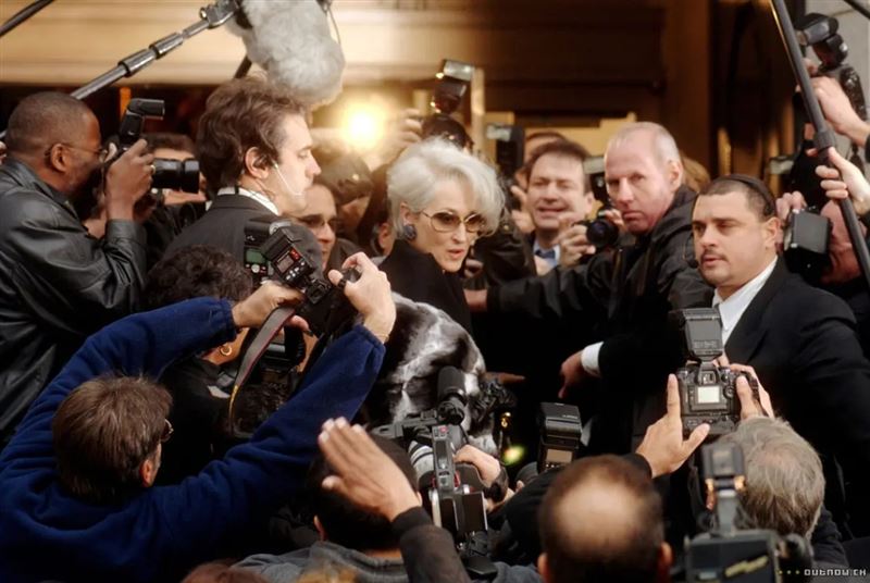 為什麼全球上班族都愛看《穿Prada的惡魔》，最狠10堂生存課曝光。讓這部神片歷久彌新。（圖／翻攝自豆瓣電影）