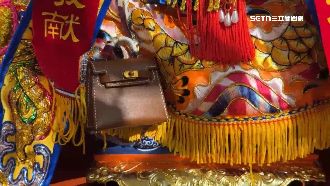 媽祖出巡勞斯萊斯開路　戴鑽石、拎愛馬仕