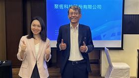 圖為聚恆董事長周恒豪（右）、總經理周曉艷(左)。（圖／記者余國棟攝影）