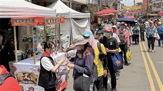 溫馨補給撐朝聖路　志工隨香暖心傳愛