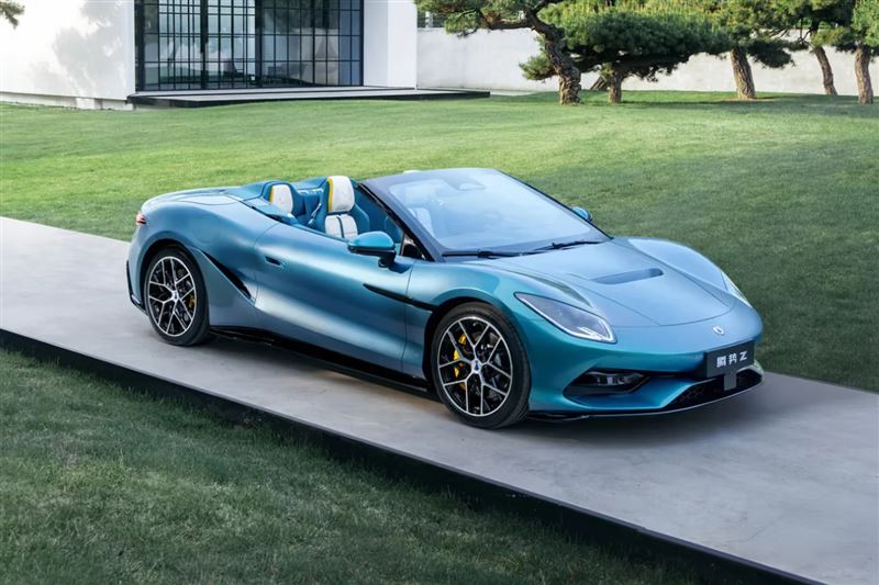 Denza Z Convertible搭載E3四驅系統，輸出直接突破1,000匹馬力。（圖／翻攝Denza網站）