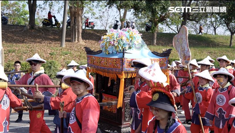 （北港媽蒞臨里港地區贊境賜福／寶島神很大提供）