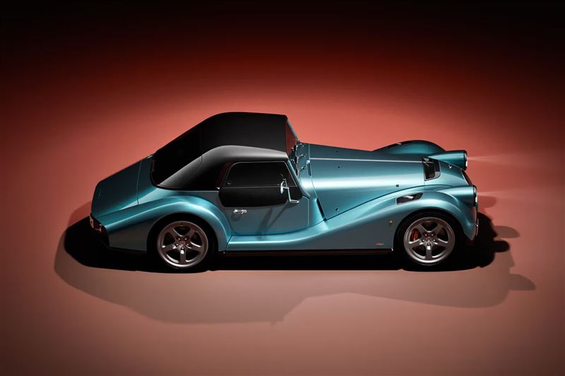 外觀則維持Morgan一貫的復古輪廓，加入功能性導風口與更現代的細節設計。（圖／翻攝Morgan網站）