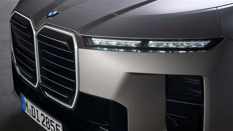 水晶頭燈首次導入Swarovski元素。（圖／翻攝BMW網站）