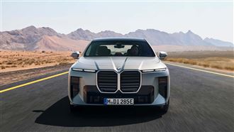 BMW 7系列大改款！31吋8K螢幕上車